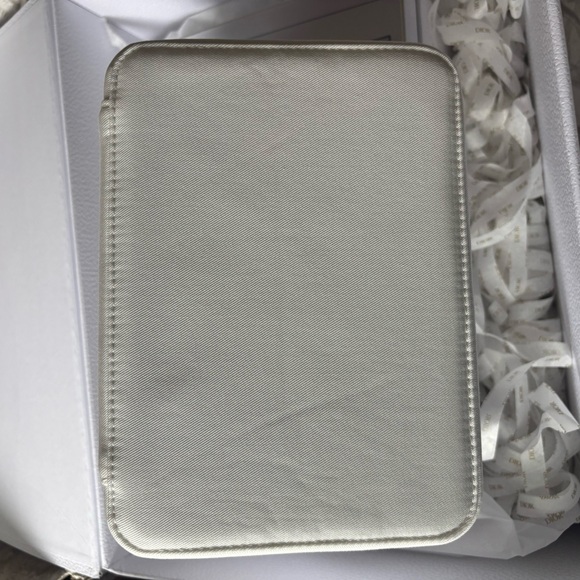 Dior Beauty Platinum gift- train case, head band, hand towel - Picture 7 of 13
